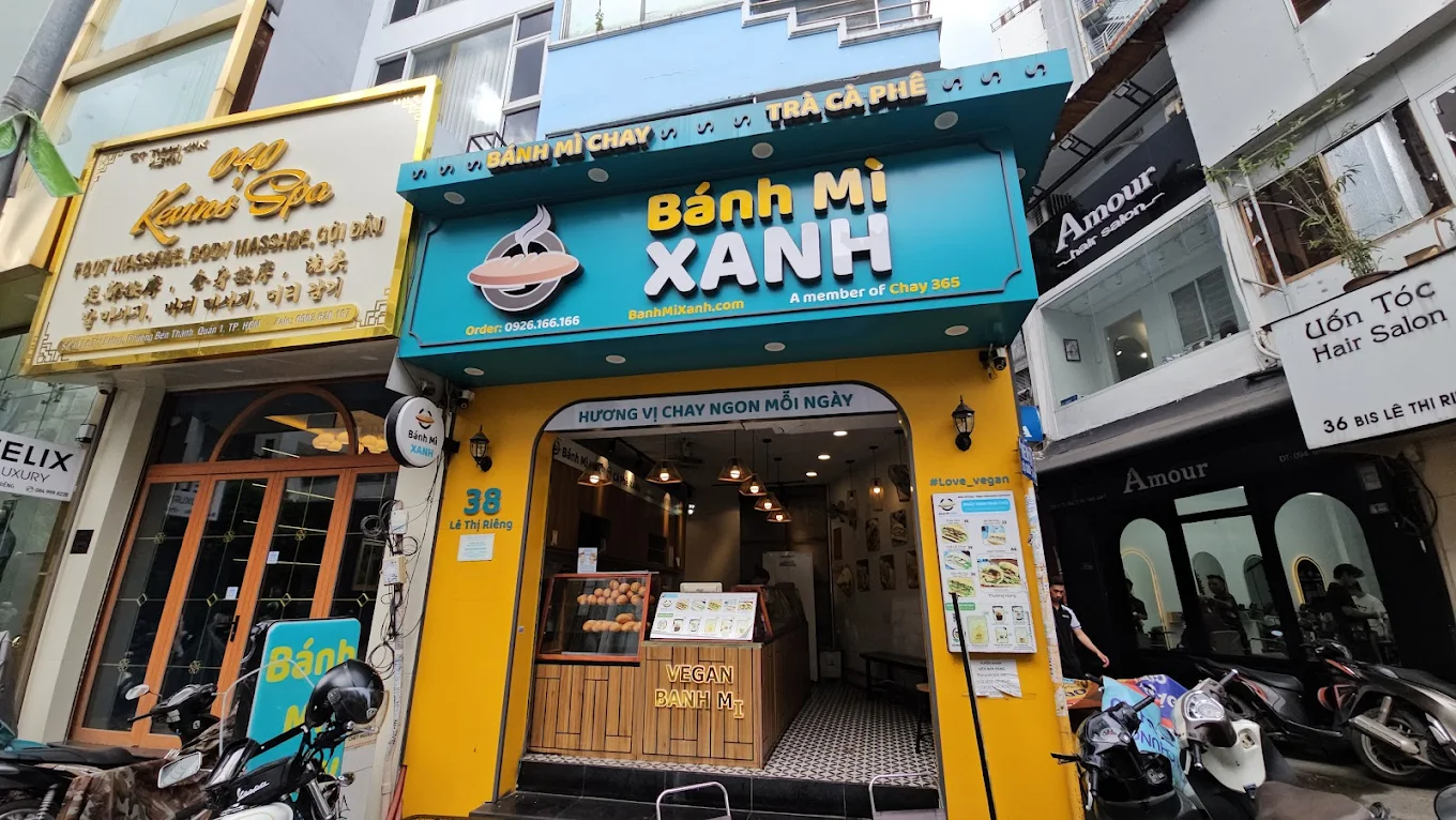 Banh Mi Xanh features a compact, modern space that’s perfect for quick, quality meals on the go